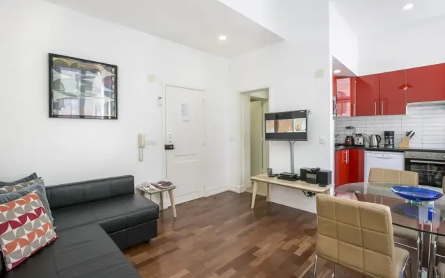 LV Premier Chiado CH6 AC, elevator, central, new