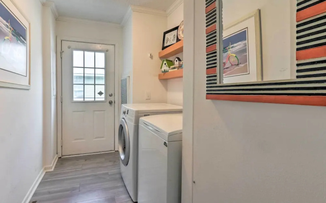 Patio & Gas Grill: Charming Bluffton Escape!