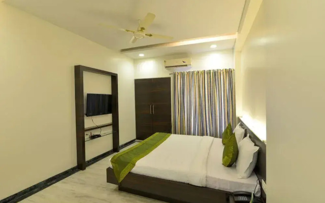 OYO 4448 Hotel Suresh Plaza