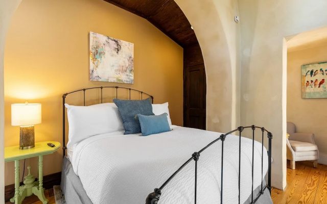 Perfect Location in Downtown Charleston
