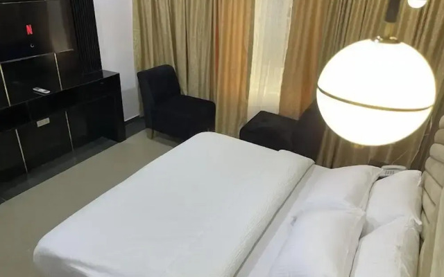 Broadfields Hotel
