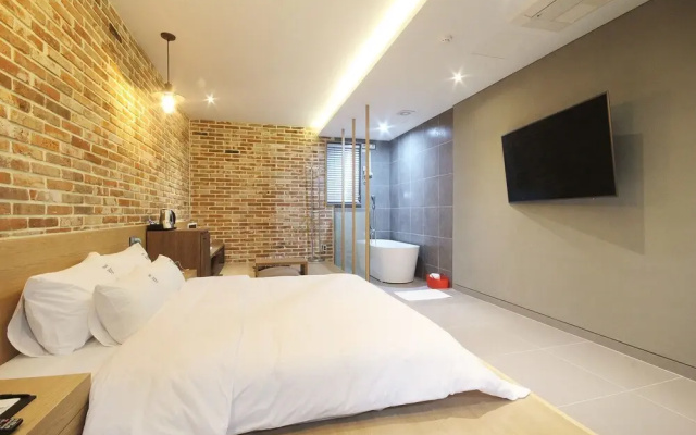 Hotel Vin - Changwon, Jinhae, Yongwon