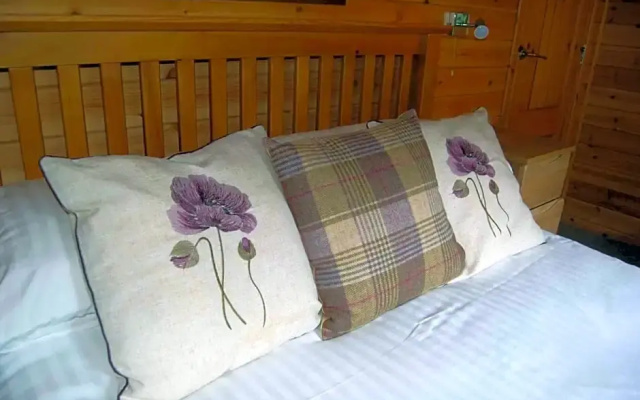 Cosy Rowan Woodland Lodge