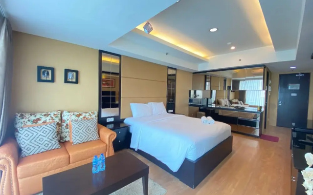 Stylish & Comfy Studio Room No Kitchen at Tamansari La Grande