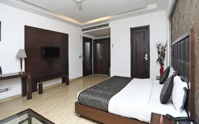 OYO 4258 Hari's Court Inns & Hotels