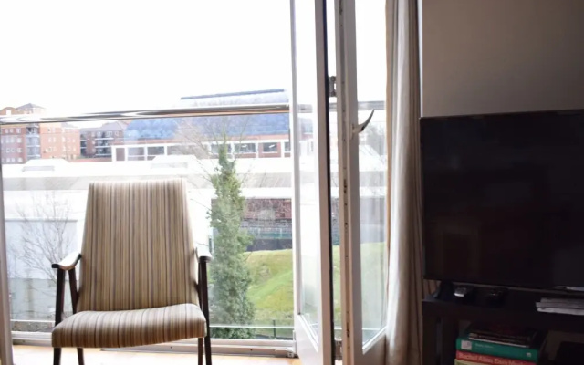 2 Bedroom Apartment In Hammersmith Grove