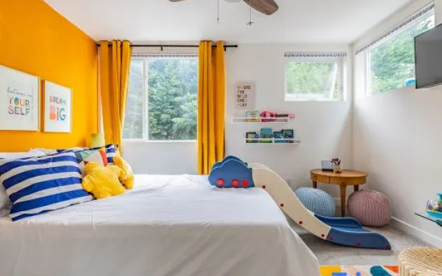 3BR | Rooftop, Family | West Seattle | Sophari