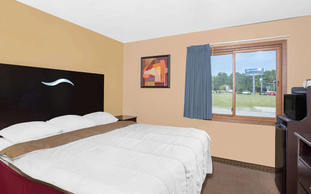 Super 8 by Wyndham Sheboygan WI