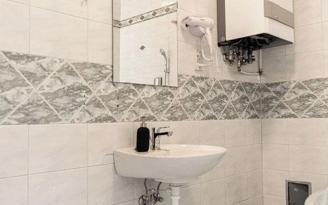 4 Apartments Near AKH Hospital Sleeps 19