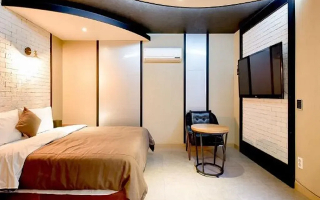 CozyTree Hotel