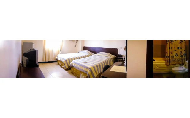 Crowne Garden Hotel