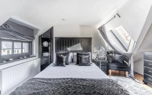 2 Bed Flat - Sleeps 4 - Balcony - Wifi