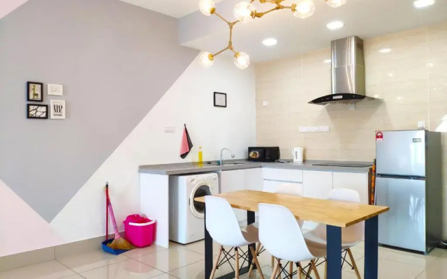 One Residences, 4 pax, 5 mins to MyTOWN