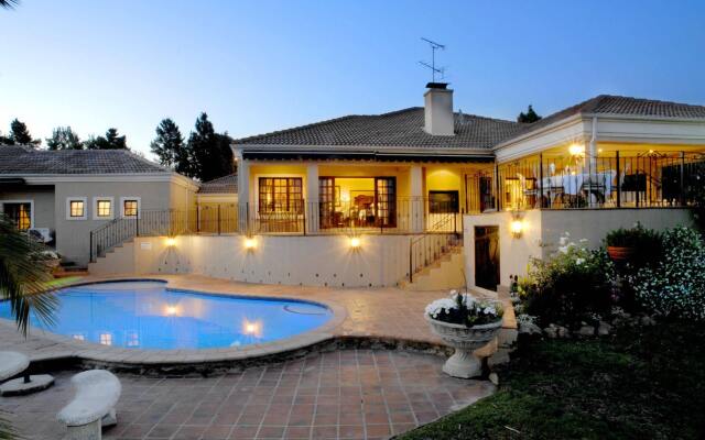 Отель Amber Rose Country Estate вид на фасад