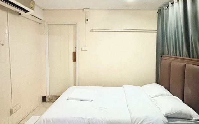 Prompt Inn Chareonkrung