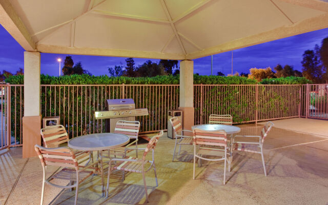 Candlewood Suites Phoenix/Tempe 2