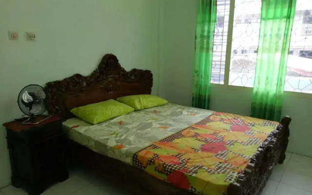 Roro Jonggrang Guesthouse