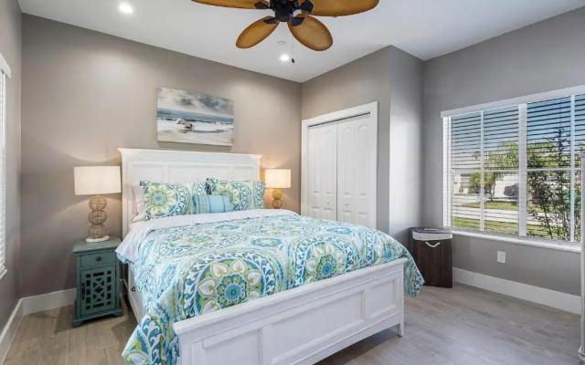 Bermuda Bungalows (Tropical Island Getaway)