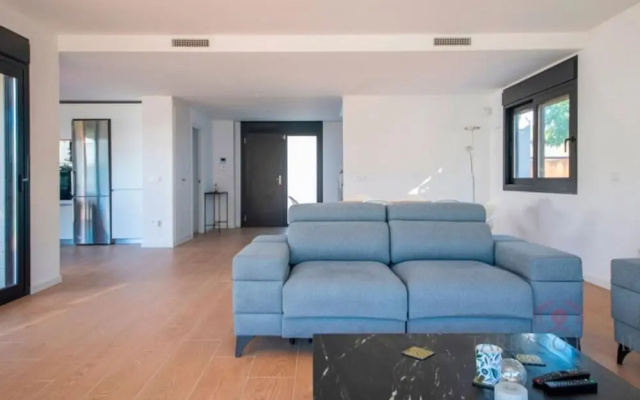 Th130 Villa Moderna Golf y Playa