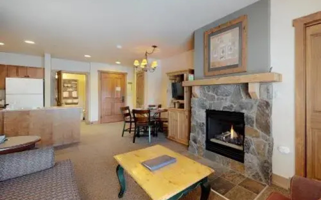 Red Hawk Lodge 2200