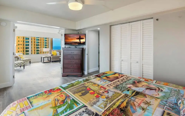 Ilima Suite at The Ilikai Short Walk to Beach!