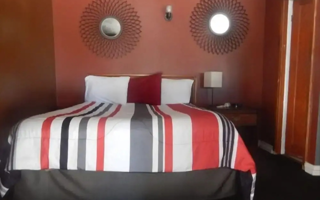 Cedar Village Motel