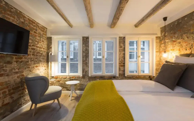 Square Rooms 20