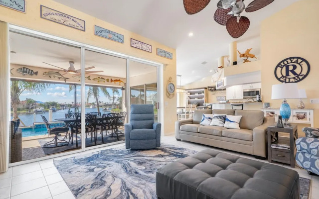 Luxury Long Waterview w Pool-kayaks-clubs-bikes
