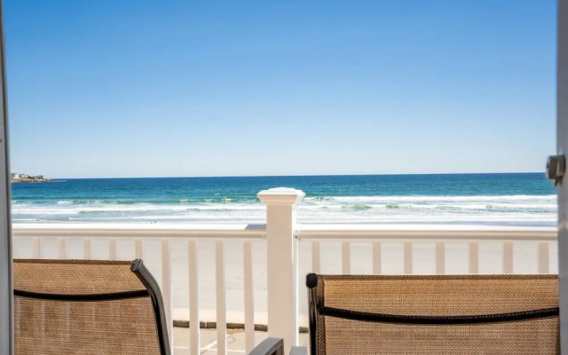 Beachfront Pet Friendly Sleeps 15 Bbq!