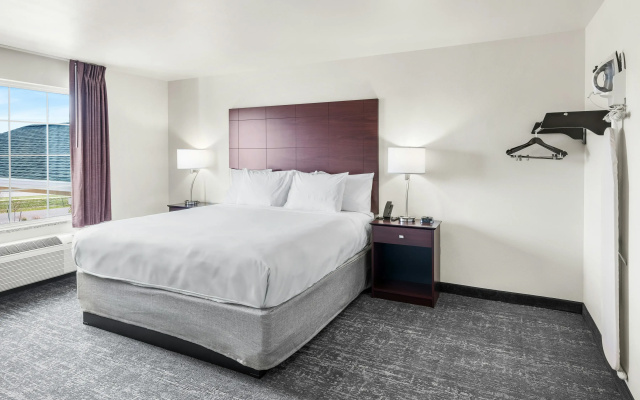 Cobblestone Hotel & Suites - Denmark/Green Bay