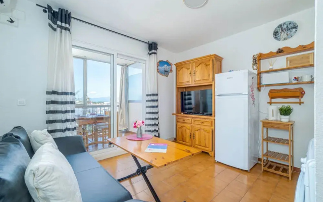 Villa in Empuriabrava With Pool & Canal Access