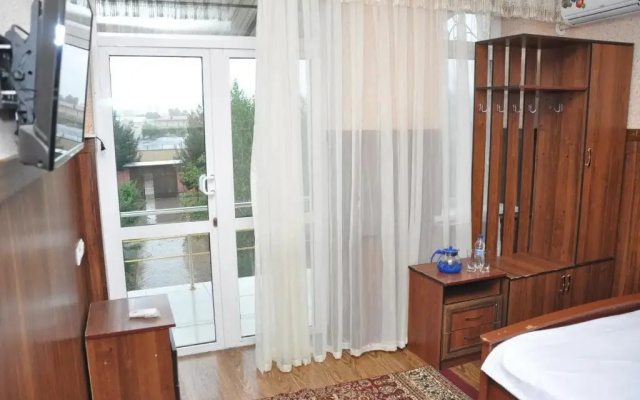 Shinam Hotel