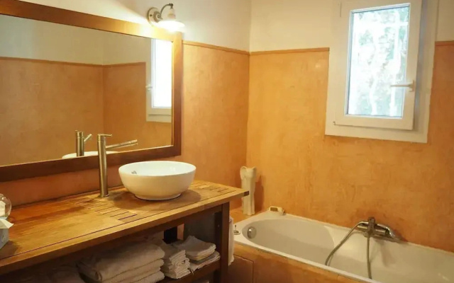 Holiday Home in Villes-sur-auzon With Pool