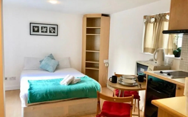 HFS Studio Next To Hydepark L14