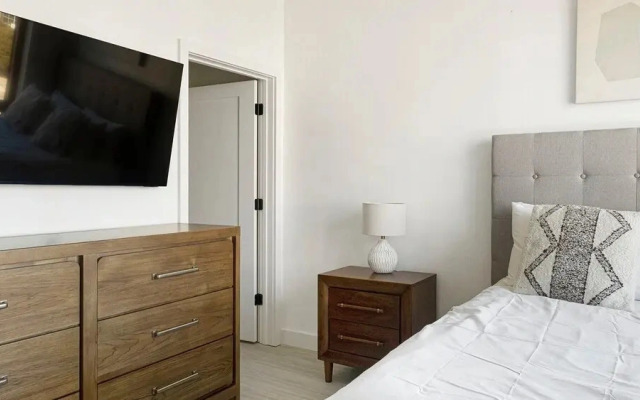 Landing Apartments near Charlotte Convention Center