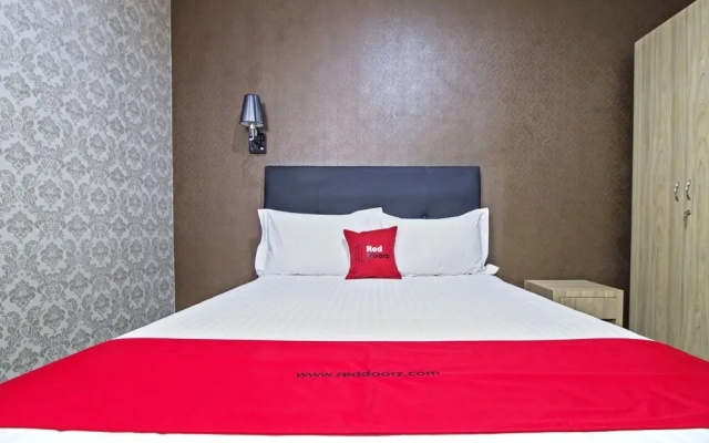RedDoorz Plus near Lippo Cikarang Mall