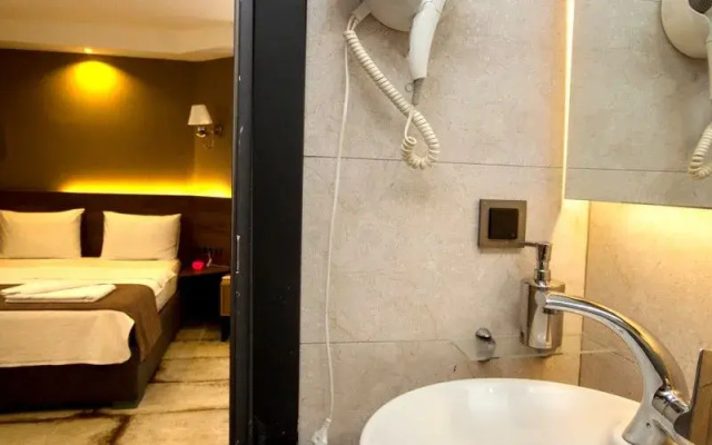 Anar Hotel