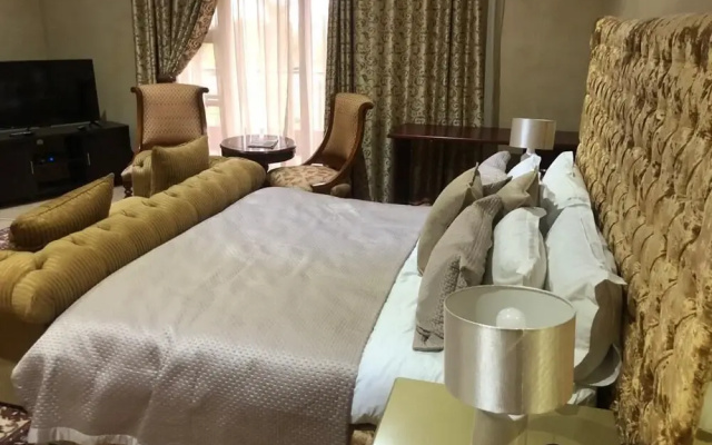 Equestrian Royal Hotel Boutique & Spa