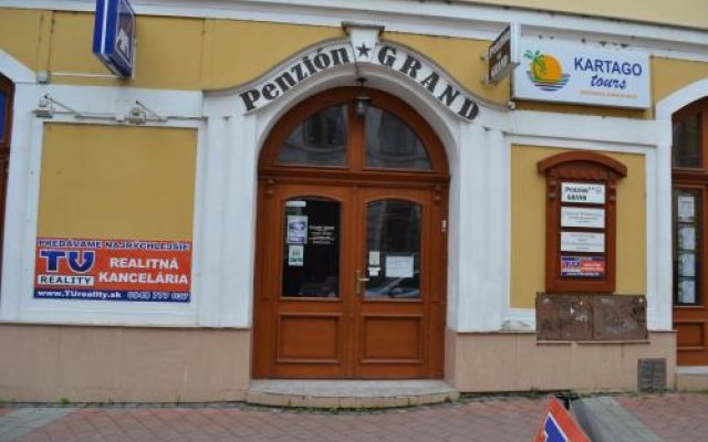 Отель Penzión Grand Словакия, Банска-Бистрица - отзывы, цены и фото номеров - забронировать отель Penzión Grand онлайн вид на фасад