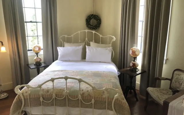 Wolf Creek Inn & Tavern