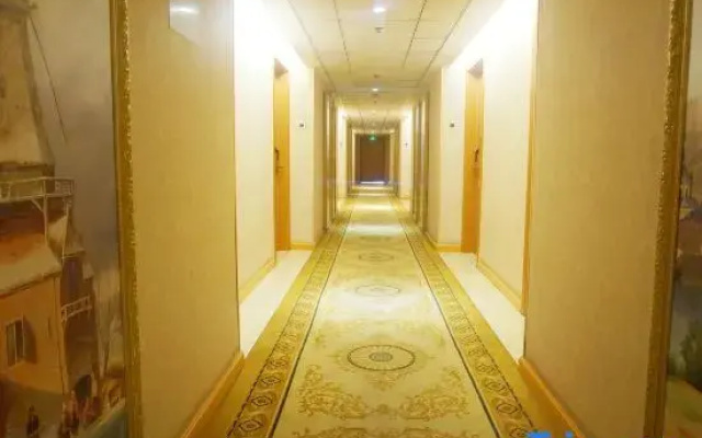 Home Inn Cloud Four Seasons Hotel (Beijing South Railway Station Jiaomendong Subway Station Branch)
