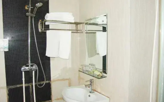 Tonghua Junyi Fashion Hotel