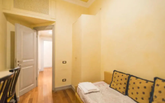lolART  luxury at Spanish Steps
