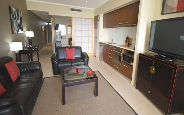 1 BDR/Apt/Foxtel/WiFi/Pool/parking/Spa/Urangan