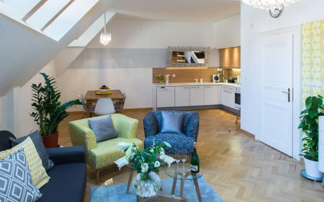 Decadent Art Deco Apartment in Old Town