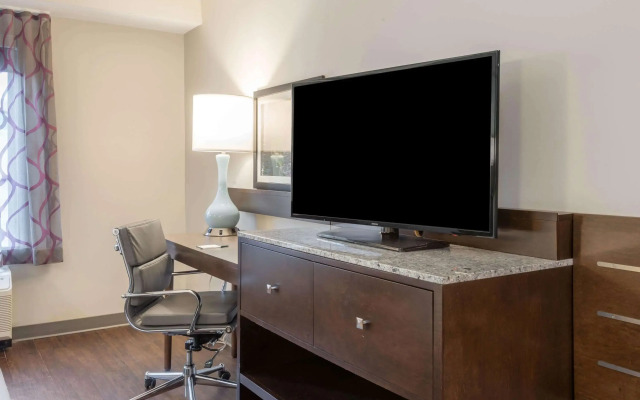 La Quinta Inn & Suites by Wyndham Aberdeen-APG