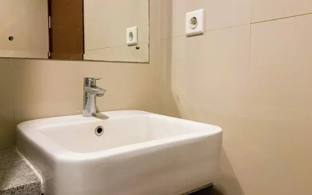 Modern Look 2Br At Lucky Tower Residence Apartment