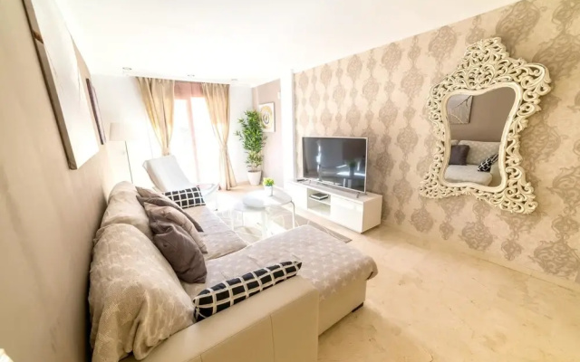 Apartment With 2 Bedrooms in Benalmádena, With Wonderful Mountain View