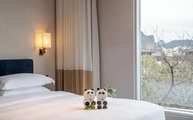 Banyan Retreat  R10 Hotel