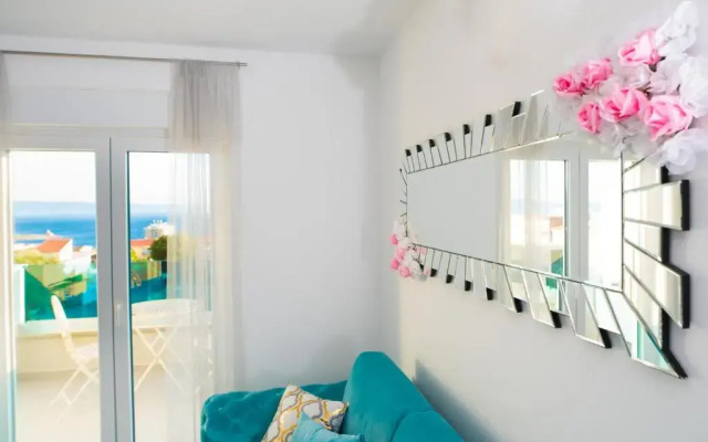 Sea view luxury studio apartment